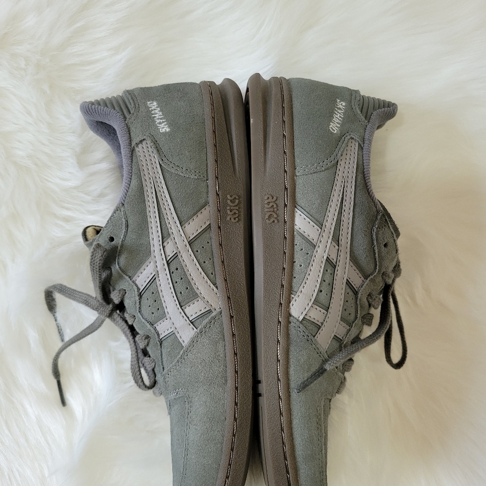 Asics Gray Sneakers Classic Low-Top Design - Picture 9 of 13